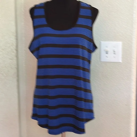 Preowned LuLaRoe tank top - Picture 1 of 4